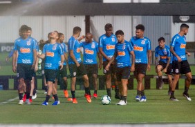 Corinthians durante o treinamento desta segunda-feira no CT Joaquim Grava