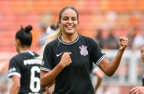 Gabi Nunes fechou a conta em 3 a 2 para o Corinthians diante o Santos, pelo Paulistão Feminino