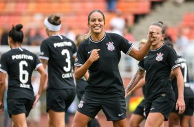 Gabi Nunes feliz com seu gol contra o Santos, pelo Campeonato Paulista Feminino