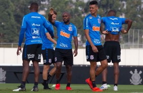 Jogadores do Corinthians durante o treino de hoje no CT Joaquim Grava