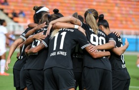 Minas do Corinthians Feminino comemorando vitória diante do Santos, pelo Paulistão Feminino