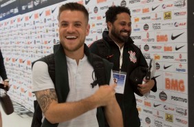 Ramiro e fisioterapeuta chegando  Arena Corinthians para enfrentar o Flamengo, pela Copa do Brasil