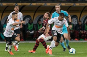 Clayson, Ralf e Sornoza durante jogo contra o Flamengo, pelas oitavas de final da Copa do Brasil