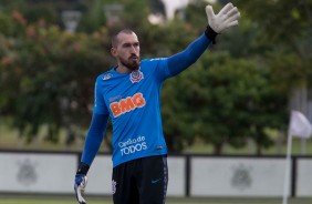 Goleiro Walter durante treinamento desta quinta-feira no CT Joaquim Grava