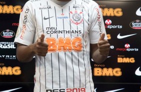 Matheus Jesus é oficialmente apresentado como jogador do Corinthians