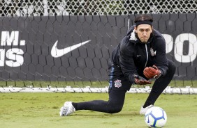 Cássio durante o treino de goleiros neste sábado