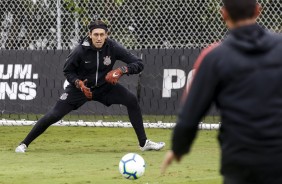 Cássio, que foi convocado para a Seleção, durante o treino de goleiros neste sábado