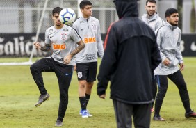 Fagner, Araos, Boselli e Díaz em treino chuvoso antes de viagem a Curitiba