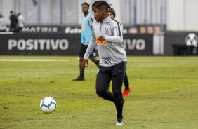 Matheus Jesus durante atividade antes do duelo contra o Athletico-PR