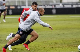 Rgis e Pedro Henrique no treino deste sbado no CT Joaquim Grava