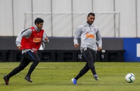 Sergio Díaz e Richard no último treino do Corinthians antes do duelo contra o Athletico-PR
