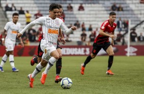 Fagner durante jogo contra o Athletico Paranaense, pelo Campeonato Brasileiro