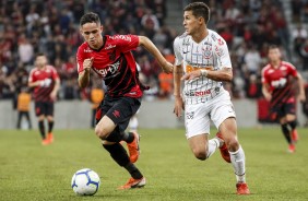 Garoto Mateus Vital em ação diante o Athletico Paranaense, pelo Campeonato Brasileiro