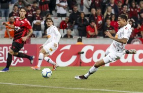 Gustavo entrou no segundo tempo do jogo contra o Athletico Paranaense