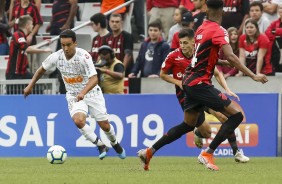 Jadson em ao na partida contra o Athletico Paranaense