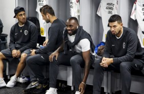 Jogadores chegam para enfrentar o Athletico-PR