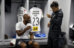 Jogadores chegam para enfrentar o Athletico-PR