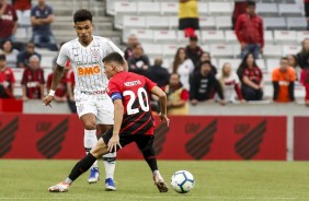 Junior Urso em ao na partida contra o Athletico Paranaense