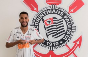 Everaldo foi apresentado oficialmente ao Corinthians nesta tarde no CT
