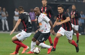 Atacante Vagner Love no jogo contra o Deportivo Lara, pela Sul-Americana, na Arena Corinthians