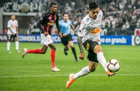 Fagner no duelo contra o Deportivo Lara, pela Copa Sul-Americana, na Arena Corinthians