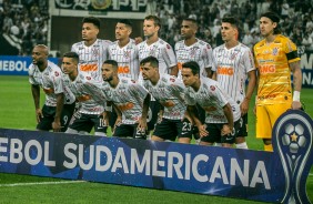 Foto oficial do elenco do Corinthians para partida contra o Lara, pela Sul-Americana