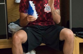 Gabriel no vestirio da Arena Corinthians antes do jogo contra o Deportivo Lara