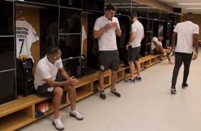 Jogadores no vestiário da Arena Corinthians antes do jogo contra o Deportivo Lara