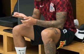 Michel Macedo no vestiário da Arena Corinthians antes do jogo contra o Deportivo Lara
