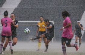 Millene no momento do seu chute contra o Vitria-PE, pelo Brasileiro Feminino