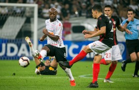 Vagner Love na partida contra o Deportivo Lara, na Arena Corinthians, pela Sul-Americana