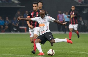 Vagner Love no duelo contra o Deportivo Lara, pela Copa Sul-Americana