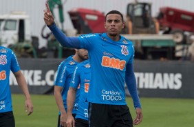 Atacante Gustavo treina no CT Joaquim Grava para duelo contra o São Paulo