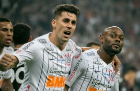 Avelar e Love na partida contra o Deportivo Lara, pela Sul-Americana