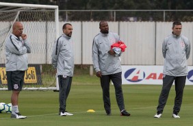 Comissão técnica durante o treino desta sexta-feira no CT Joaquim Grava