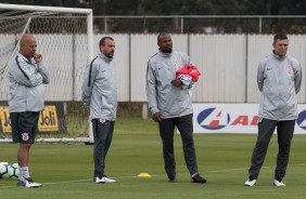 Comisso tcnica durante o treino desta sexta-feira no CT Joaquim Grava