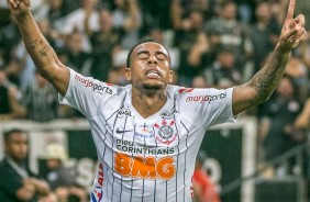 Gustavo marcou o segundo gol corinthiano contra o Deportivo Lara, pela Sul-Americana