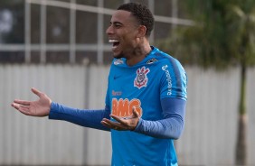 Gustavo treina no CT Joaquim Grava para enfrentar o São Paulo