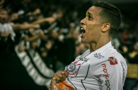 Pedrinho abriu o placar para o Corinthians ainda no primeiro tempo, contra o So Paulo