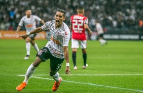 Pedrinho abriu o placar para o Corinthians no jogo contra o São Paulo