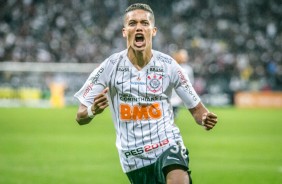 Pedrinho marcou gol contra o São Paulo, pelo Brasileirão