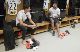 Vital e Sornoza no vestiário da Arena Corinthians antes do jogo contra o São Paulo, pelo Brasileiro