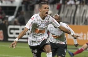 Pedrinho abriu o placar diante o So Paulo, na Arena Corinthians, em Itaquera