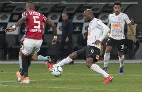 Vagner Love fez boa partida contra o São Paulo, pelo Campeonato Brasileiro