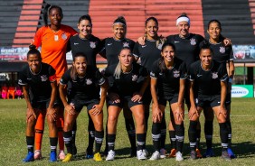 Elenco corinthiano feminino antes do jogo contra a Portuguesa, pelo Paulista da categoria