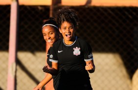 Ingryd comemora seu gol contra a Portuguesa, pelo Paulista Feminino 2019