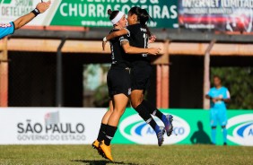 Pardal comemora seu gol contra a Portuguesa, pelo Paulista Feminino