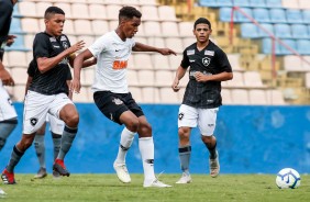 Pelo Campeonato Brasileiro Sub-17, o Corinthians venceu o Botafogo