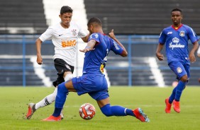 Adson no duelo contra o So Caetano, pelo Campeonato Paulista Sub-20