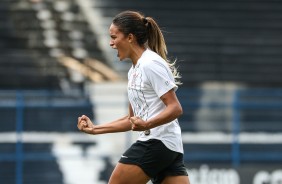 Gabi Nunes comemorando seu gol contra o Taubaté, pelo Paulista Feminino